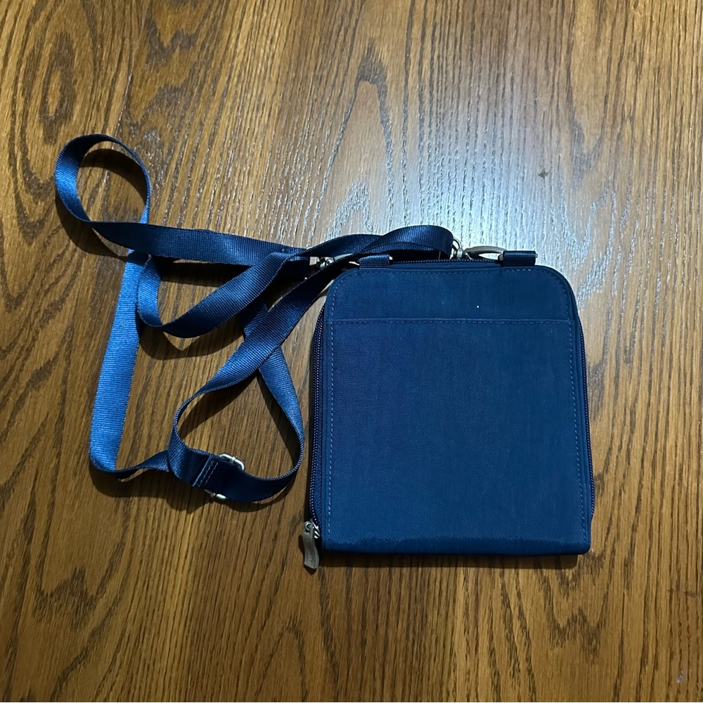 Baggallini crossbody navy blue travel purse bag with‎ lots slots and space - Picture 6 of 6